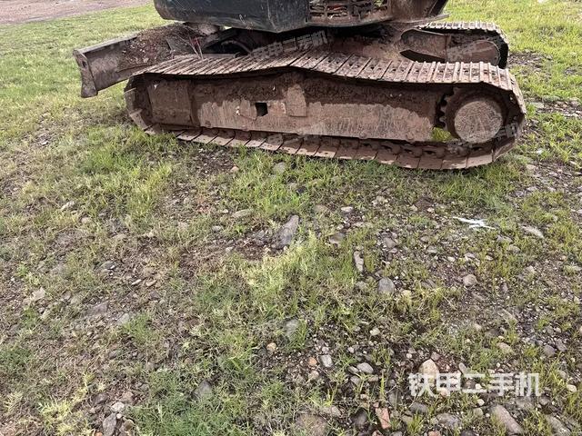 轉(zhuǎn)盤和下車架正前(工作和回轉(zhuǎn)裝置) 轉(zhuǎn)盤和下車架正前(工作和回轉(zhuǎn)裝置)