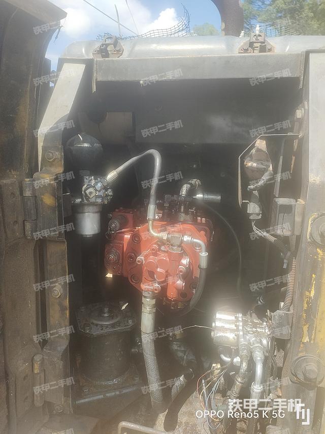 液壓泵艙室正面整體(整機(jī)外觀) 液壓泵艙室正面整體(整機(jī)外觀)