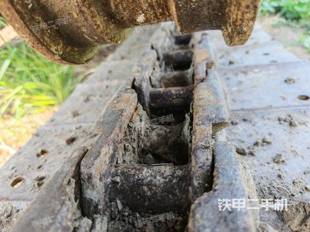 左侧行走马达盖板(行走机构) 左侧行走马达盖板(行走机构)