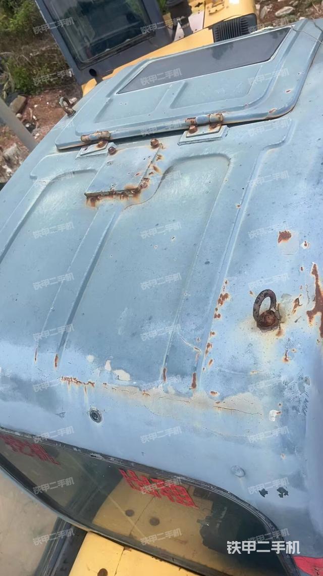 驾驶室顶部（整机外观）