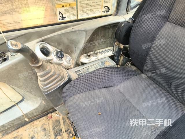座椅后部(駕駛室部分) 座椅后部(駕駛室部分)