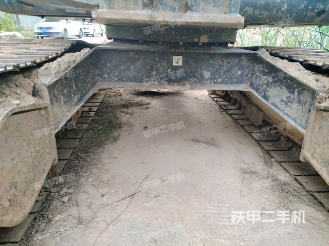 轉(zhuǎn)盤和下車架正前(工作和回轉(zhuǎn)裝置) 轉(zhuǎn)盤和下車架正前(工作和回轉(zhuǎn)裝置)