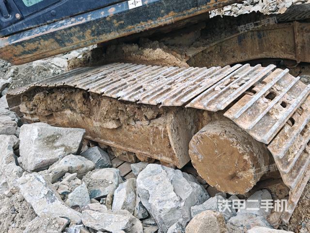 左側(cè)履帶整體?(行走機(jī)構(gòu)) 左側(cè)履帶整體?(行走機(jī)構(gòu))