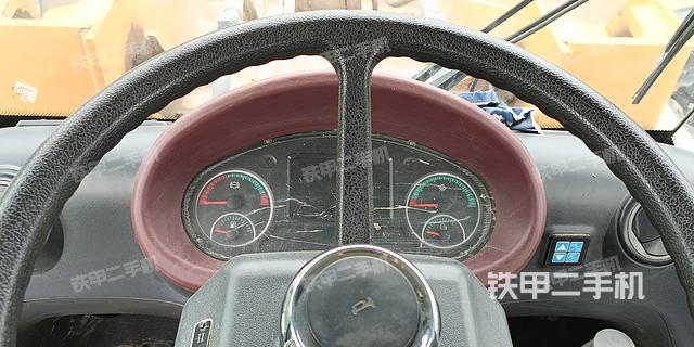 駕駛室工作臺(tái)(整機(jī)外觀及大件) 駕駛室工作臺(tái)(整機(jī)外觀及大件)