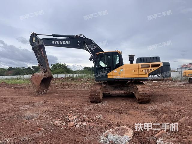 現(xiàn)代R350LVS挖掘機