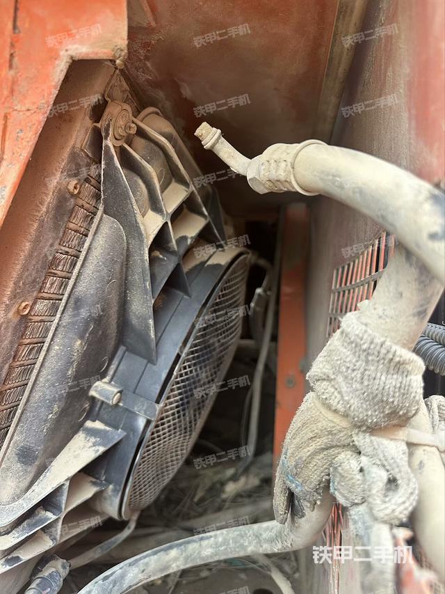 駕駛室整體(整機外觀) 駕駛室整體(整機外觀)