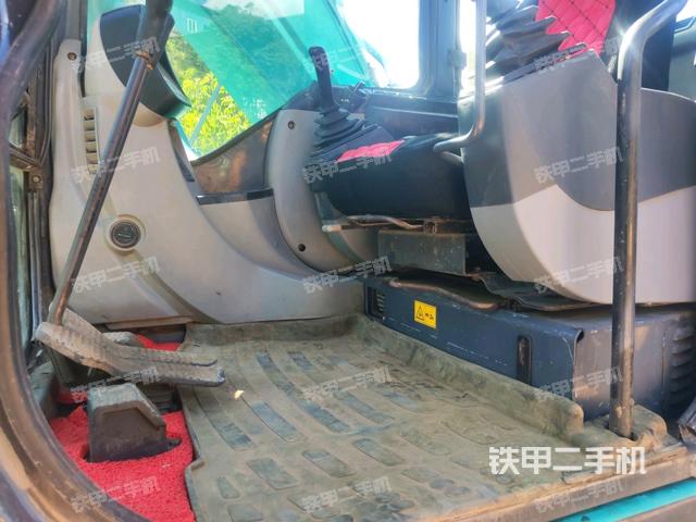 顶棚整体(驾驶室部分) 顶棚整体(驾驶室部分)