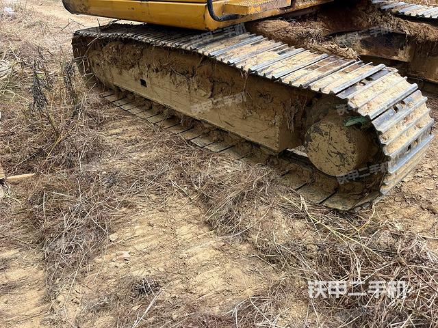 單側(cè)履帶整體(整機(jī)外觀) 單側(cè)履帶整體(整機(jī)外觀)
