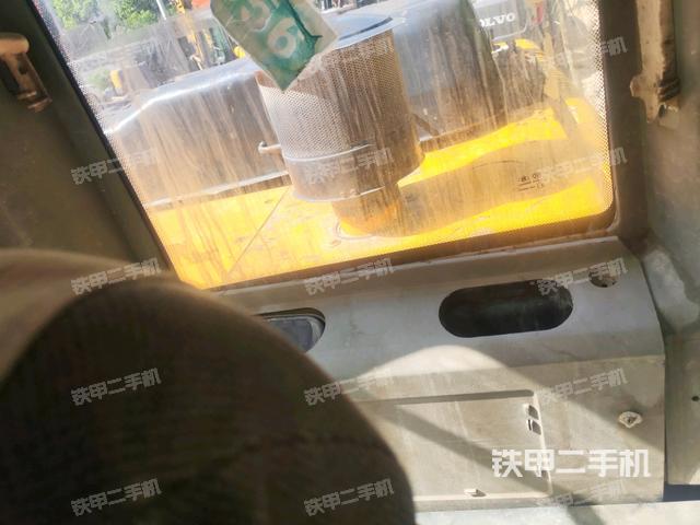 驾驶室左前45度(驾驶室部分) 驾驶室左前45度(驾驶室部分)