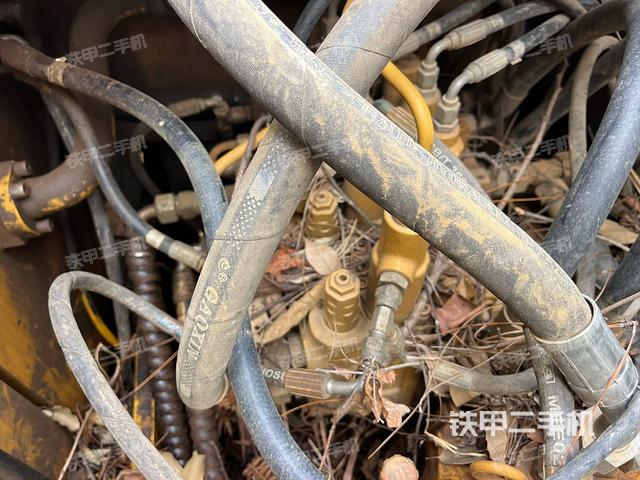 回轉(zhuǎn)馬達(dá)和主控閥(整機(jī)外觀) 回轉(zhuǎn)馬達(dá)和主控閥(整機(jī)外觀)