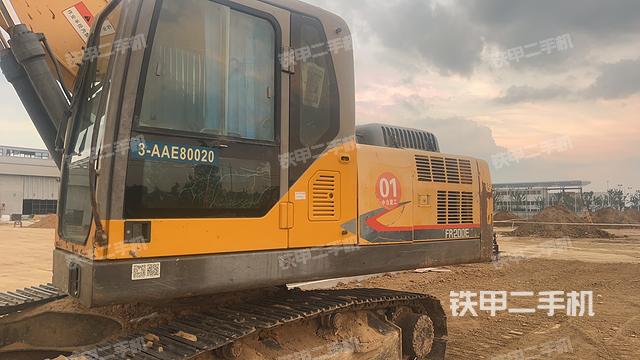 驾驶室整体（整机外观）