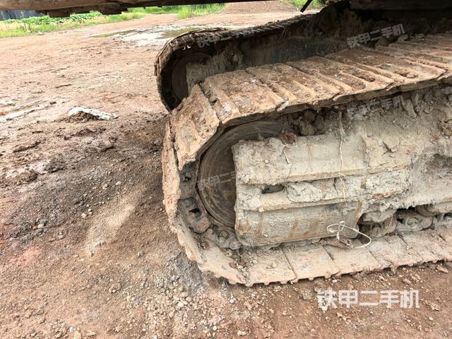 右側(cè)履帶整體(行走機構(gòu)) 右側(cè)履帶整體(行走機構(gòu))