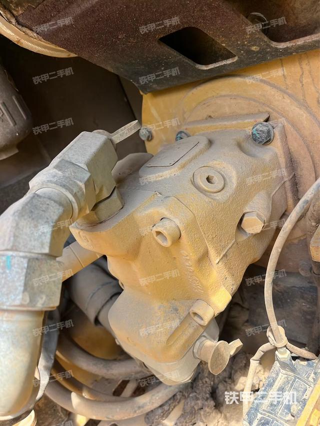 液壓泵艙室正面整體(整機(jī)外觀) 液壓泵艙室正面整體(整機(jī)外觀)