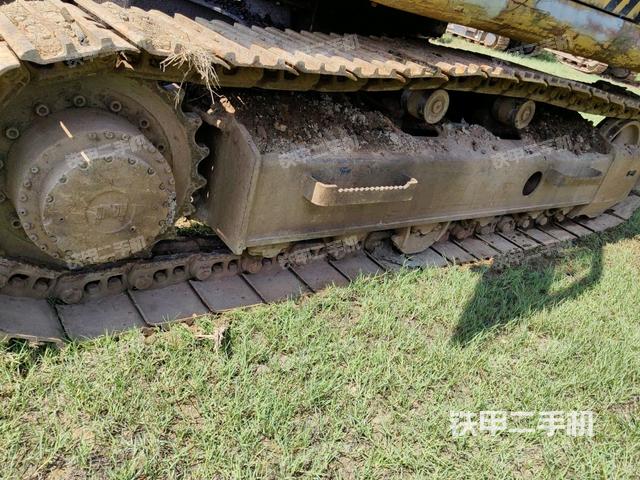 单侧履带整体(整机外观) 单侧履带整体(整机外观)