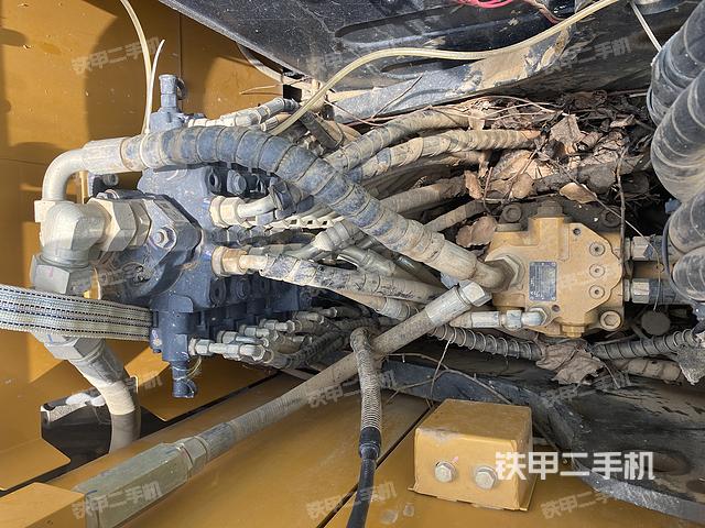 回转马达和主控阀（整机外观）