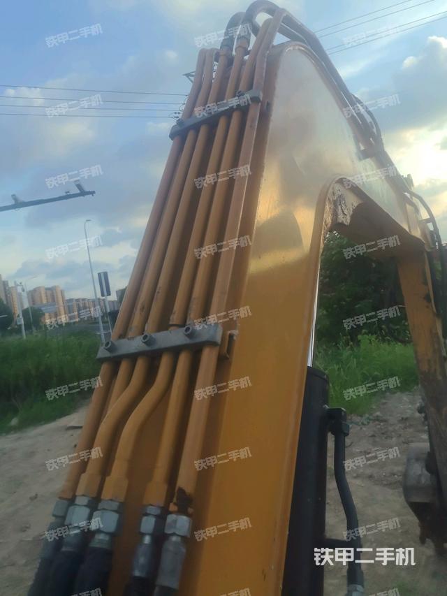 大臂背部俯視(工作和回轉(zhuǎn)裝置) 大臂背部俯視(工作和回轉(zhuǎn)裝置)