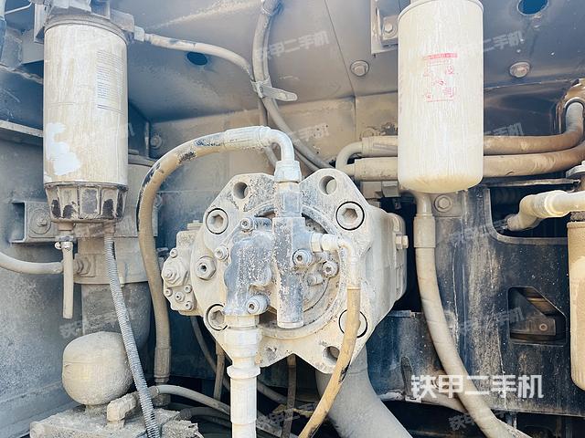 液压泵舱室正面整体（整机外观）