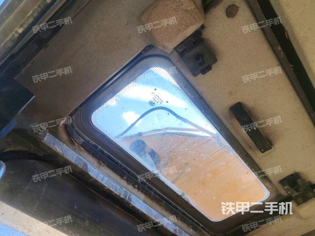 左后方玻璃角标(驾驶室部分) 左后方玻璃角标(驾驶室部分)