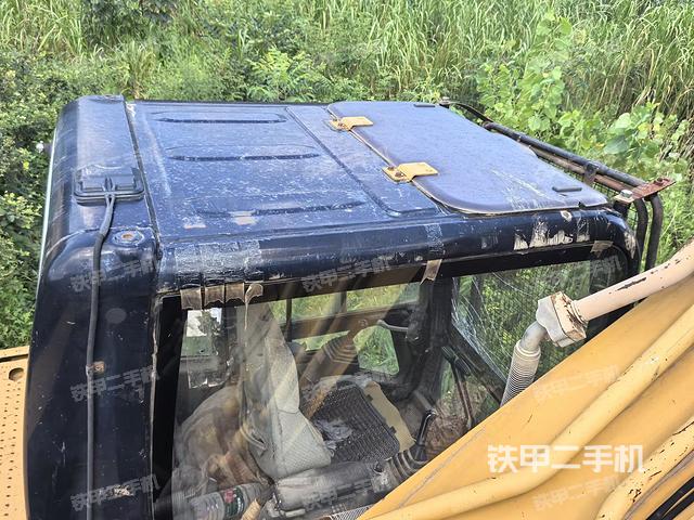 驾驶室顶部(整机外观) 驾驶室顶部(整机外观)