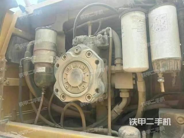 液压泵舱室正面整体(整机外观) 液压泵舱室正面整体(整机外观)