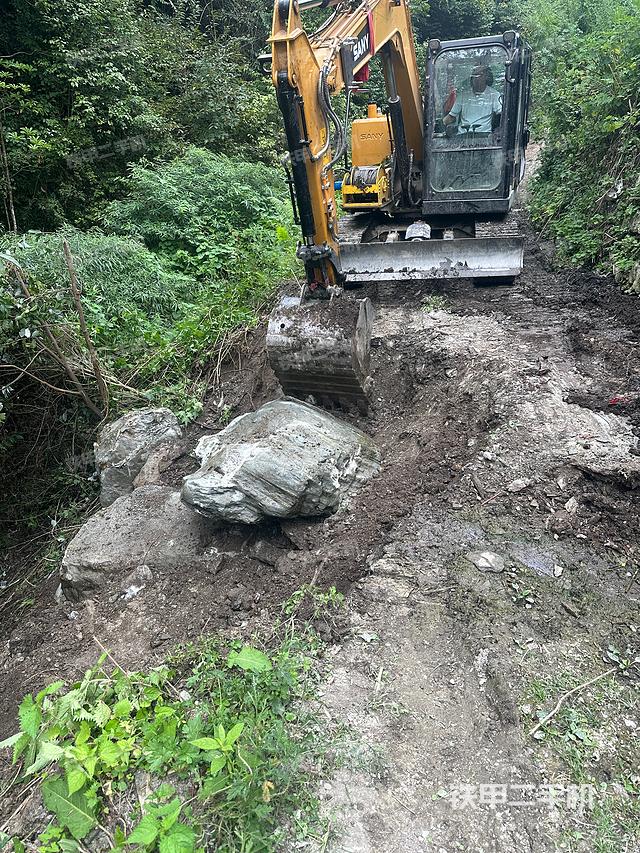 液壓泵艙室正面整體(整機(jī)外觀) 液壓泵艙室正面整體(整機(jī)外觀)