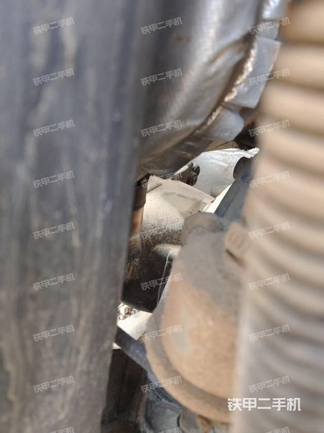 液壓泵艙室正面整體(整機(jī)外觀) 液壓泵艙室正面整體(整機(jī)外觀)