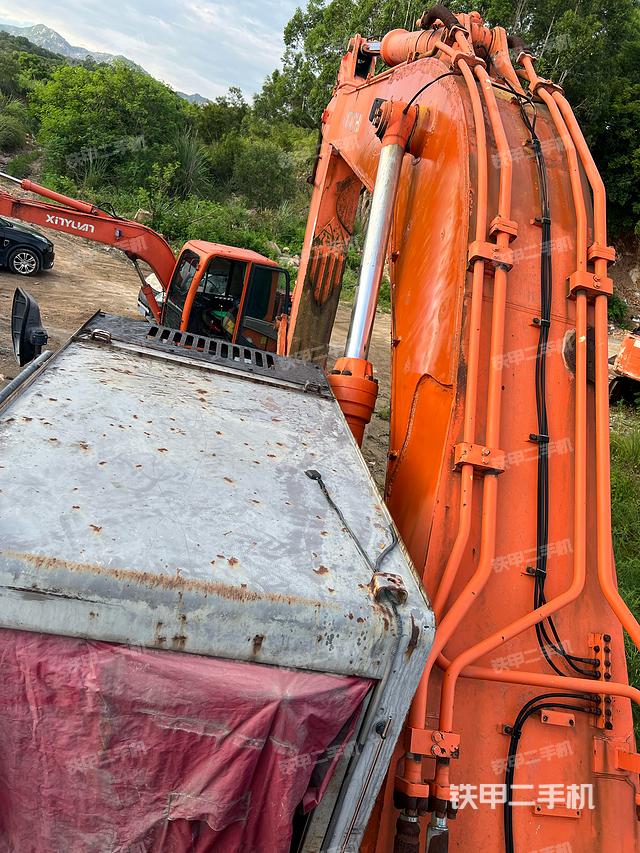 驾驶室顶部（整机外观）
