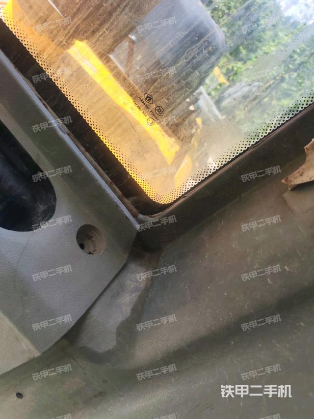 驾驶室左后45度(驾驶室部分) 驾驶室左后45度(驾驶室部分)