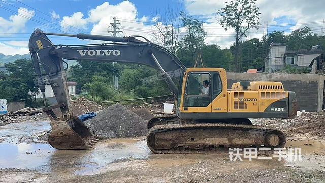 駕駛室整體(整機(jī)外觀) 駕駛室整體(整機(jī)外觀)