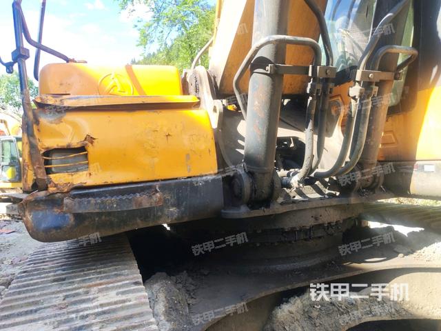 转盘和下车架正前(工作和回转装置) 转盘和下车架正前(工作和回转装置)