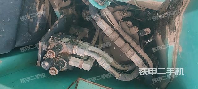 回转马达和主控阀（整机外观）