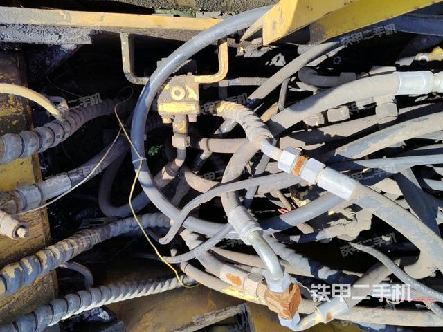 驾驶室顶部(整机外观) 驾驶室顶部(整机外观)