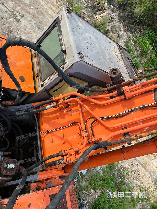 驾驶室顶部（整机外观）