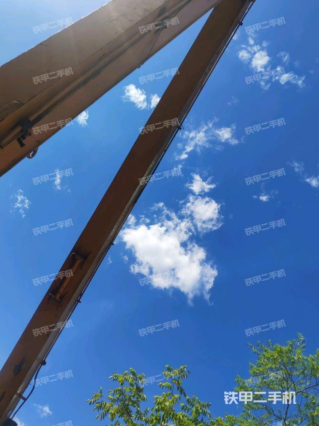 小臂整体右前(工作和回转装置) 小臂整体右前(工作和回转装置)