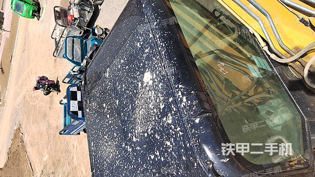 駕駛室頂部(整機(jī)外觀) 駕駛室頂部(整機(jī)外觀)