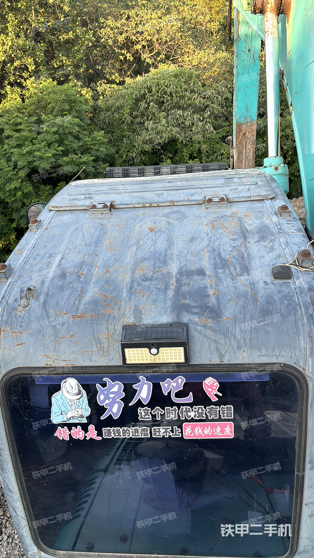 驾驶室顶部（整机外观）