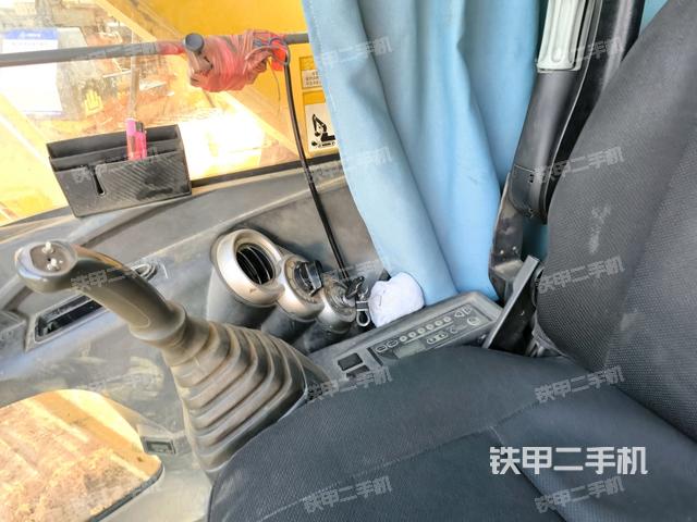 后窗玻璃角標(駕駛室部分) 后窗玻璃角標(駕駛室部分)