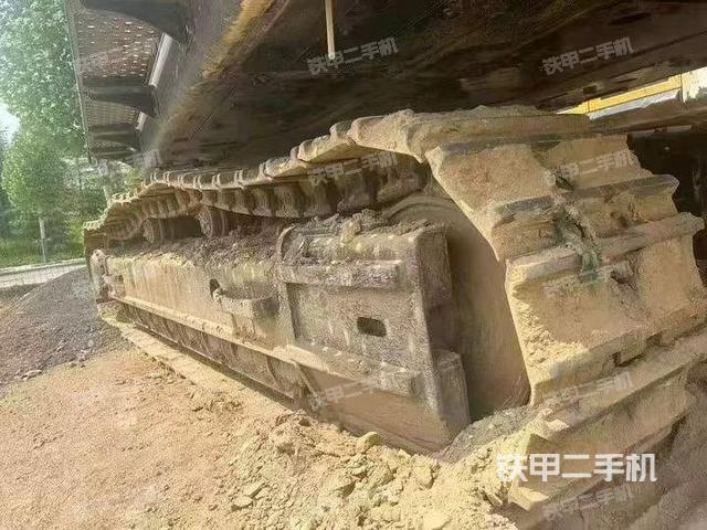 单侧履带整体(整机外观) 单侧履带整体(整机外观)