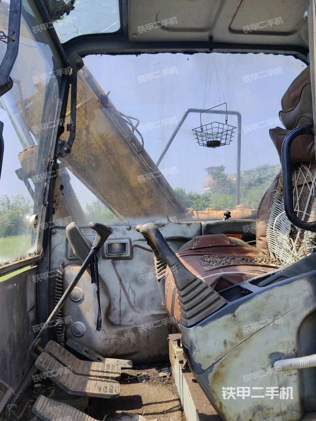 驾驶室整体(整机外观) 驾驶室整体(整机外观)