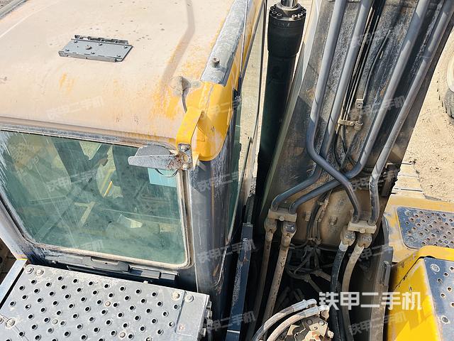 驾驶室顶部（整机外观）