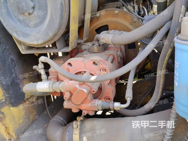 液压泵舱室正面整体(整机外观) 液压泵舱室正面整体(整机外观)