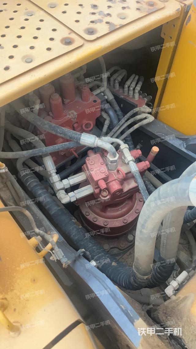 回转马达和主控阀（整机外观）