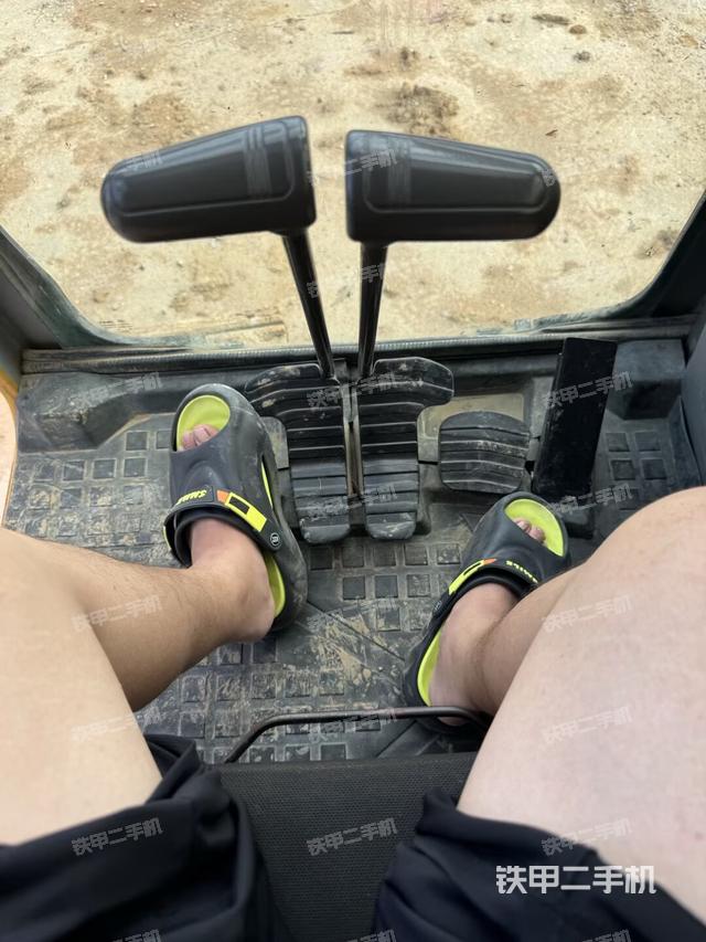 驾驶室整体(整机外观) 驾驶室整体(整机外观)