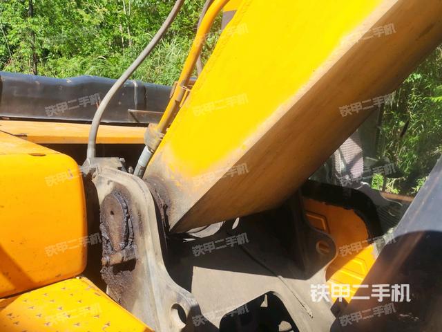 大臂根部 斜视(工作和回转装置) 大臂根部 斜视(工作和回转装置)