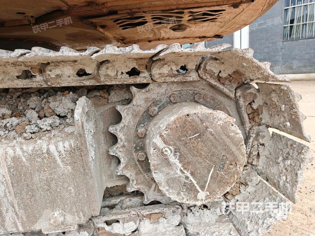 左驅(qū)動輪（行走機(jī)構(gòu)）