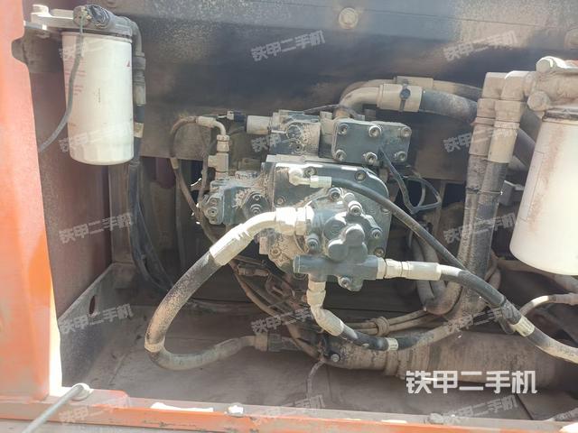 液壓泵艙室正面整體(整機(jī)外觀) 液壓泵艙室正面整體(整機(jī)外觀)