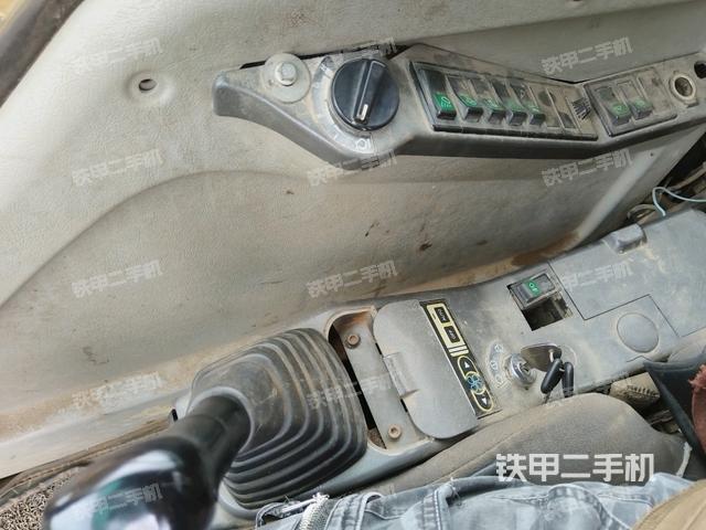 座椅右側(cè)控制臺/鑰匙門/油門/含右手柄(駕駛室部分) 座椅右側(cè)控制臺/鑰匙門/油門/含右手柄(駕駛室部分)