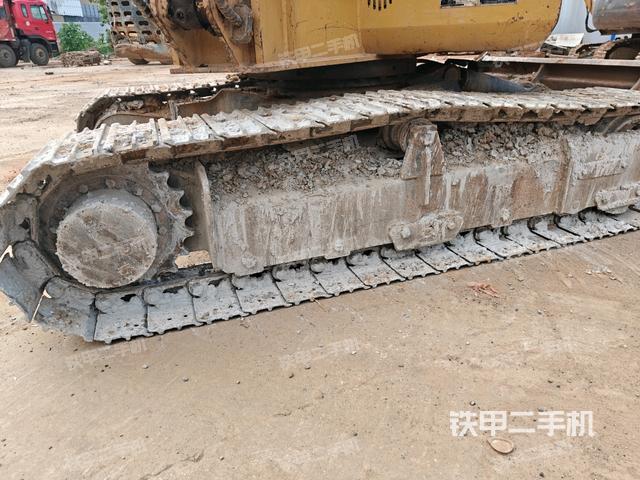 右側(cè)履帶整體?（行走機(jī)構(gòu)）