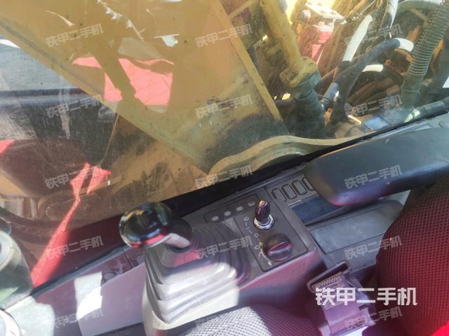 座椅右側(cè)控制臺(tái)/鑰匙門/油門/含右手柄(駕駛室部分) 座椅右側(cè)控制臺(tái)/鑰匙門/油門/含右手柄(駕駛室部分)