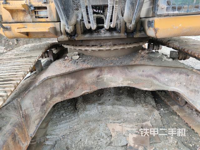 轉盤和下車架正前(工作和回轉裝置) 轉盤和下車架正前(工作和回轉裝置)